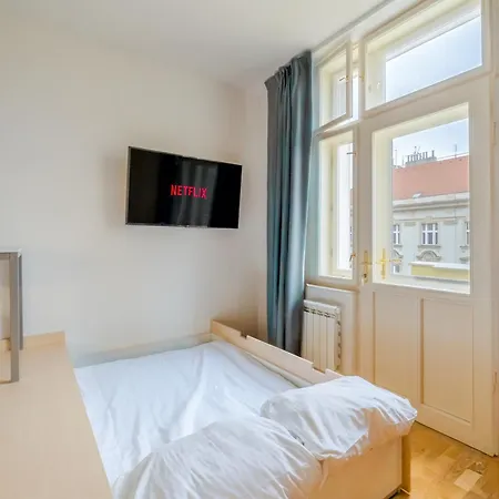 Chic Brick In Historic City By Rentez Apartament Praga