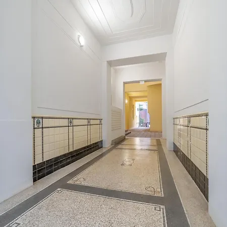 Chic Brick In Historic City By Rentez Apartament *