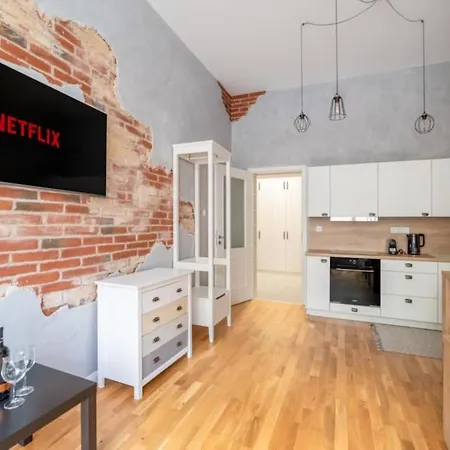 Chic Brick In Historic City By Rentez Apartamento Praga